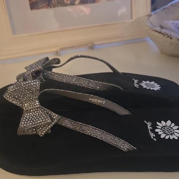 Yellow Box Black Sandals with Silver Glitter Bow - Picture 3 of 9